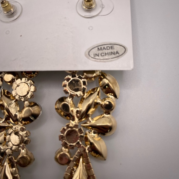 Nicole Miller New York Occasion thin pendant aerates - Picture 6 of 6